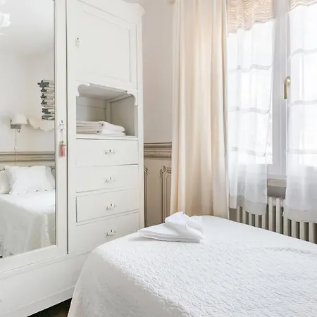 Apartment Spacious, Air Conditioner, Few Minutes To The Castle Malcesine