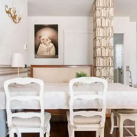 Spacious, Air Conditioner, Few Minutes To The Castle