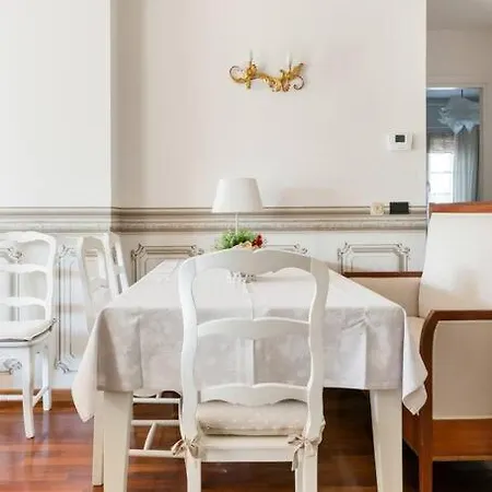 Spacious, Air Conditioner, Few Minutes To The Castle Apartment Malcesine