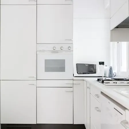 Apartment Spacious, Air Conditioner, Few Minutes To The Castle