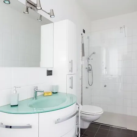 Spacious, Air Conditioner, Few Minutes To The Castle Апартаменты *