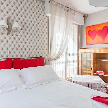 Spacious, Air Conditioner, Few Minutes To The Castle Апартаменты