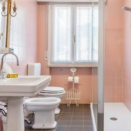 Apartment Spacious, Air Conditioner, Few Minutes To The Castle Malcesine