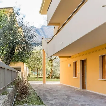 Spacious, Air Conditioner, Few Minutes To The Castle Апартаменты *