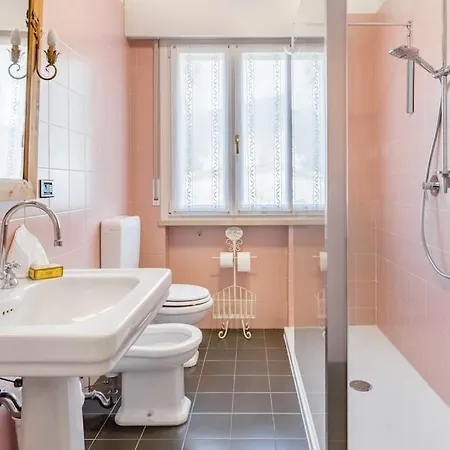 Spacious, Air Conditioner, Few Minutes To The Castle Malcesine