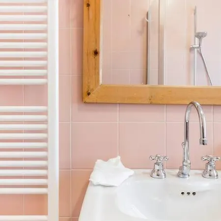 Spacious, Air Conditioner, Few Minutes To The Castle *