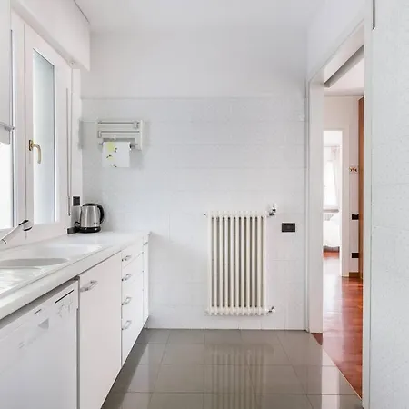 Spacious, Air Conditioner, Few Minutes To The Castle * Malcesine