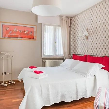 Spacious, Air Conditioner, Few Minutes To The Castle Appartamento *